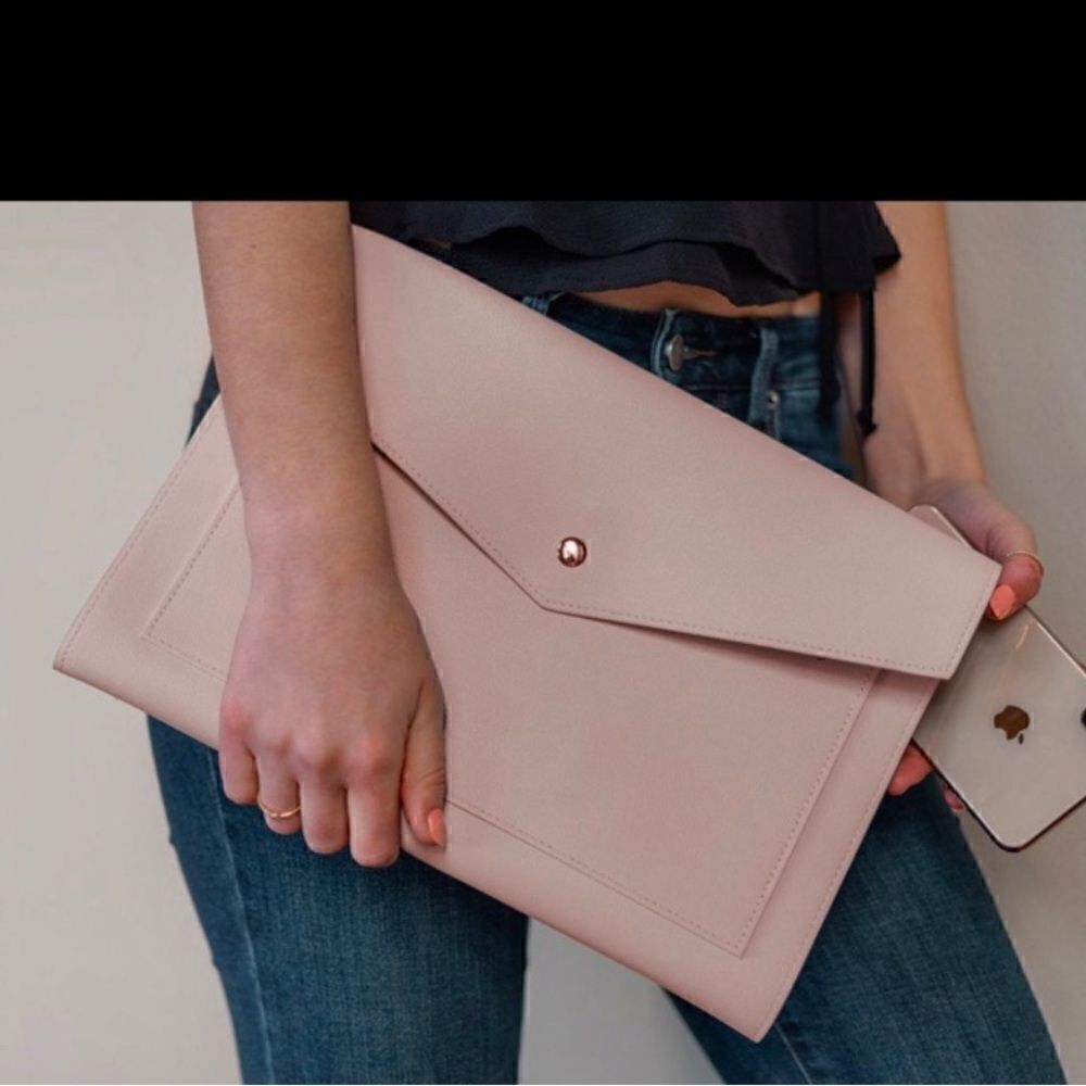 Glass Ladder & Co- The Meagan Portfolio in Blush Pink - Picture 14 of 14